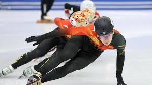 阿尔内·斯洛特就雨果·埃基蒂克因身体状况缺席周日对阵富勒姆的比赛给出了最新情况。 来源：利物浦官方推特